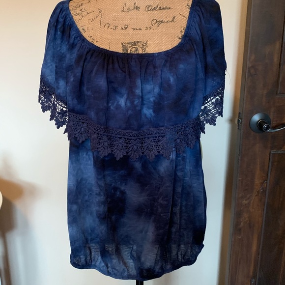 paper tee Tops - Pretty plus blouse-New!